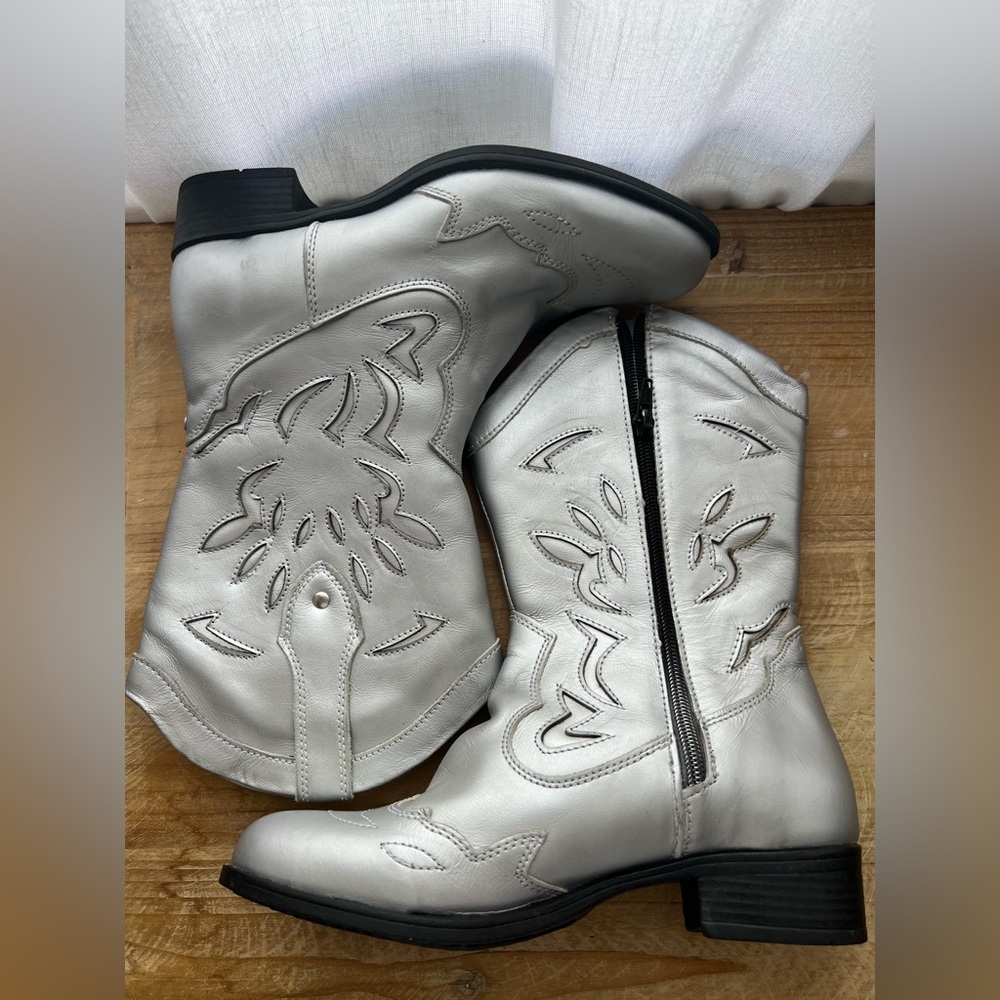 Sandro Moscolini For Her Silver Western Short Boot Size 37 New - Picture 5 of 10